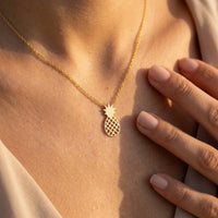 Thumbnail for Collier ananas — gros plan sur les détails, or | SKU: 8050907-gold