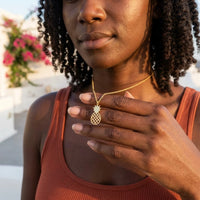 Thumbnail for Pendentif ananas — photo portée, geste du quotidien, or | SKU: 8050907-gold