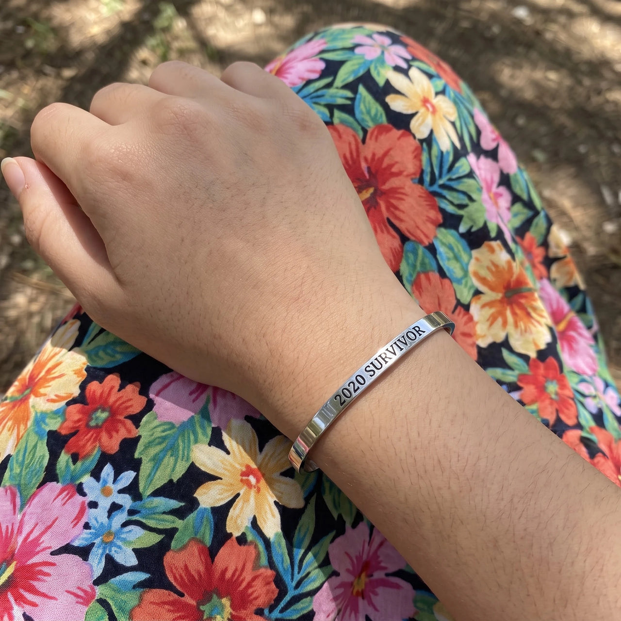 Jonc femme — photo portée, taille réelle, argent | SKU: 2020s-wg