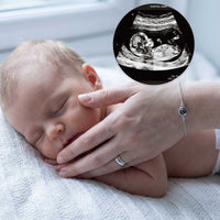 Thumbnail for Bracelet Photo | De l'Échographie à Ses Premiers Pas