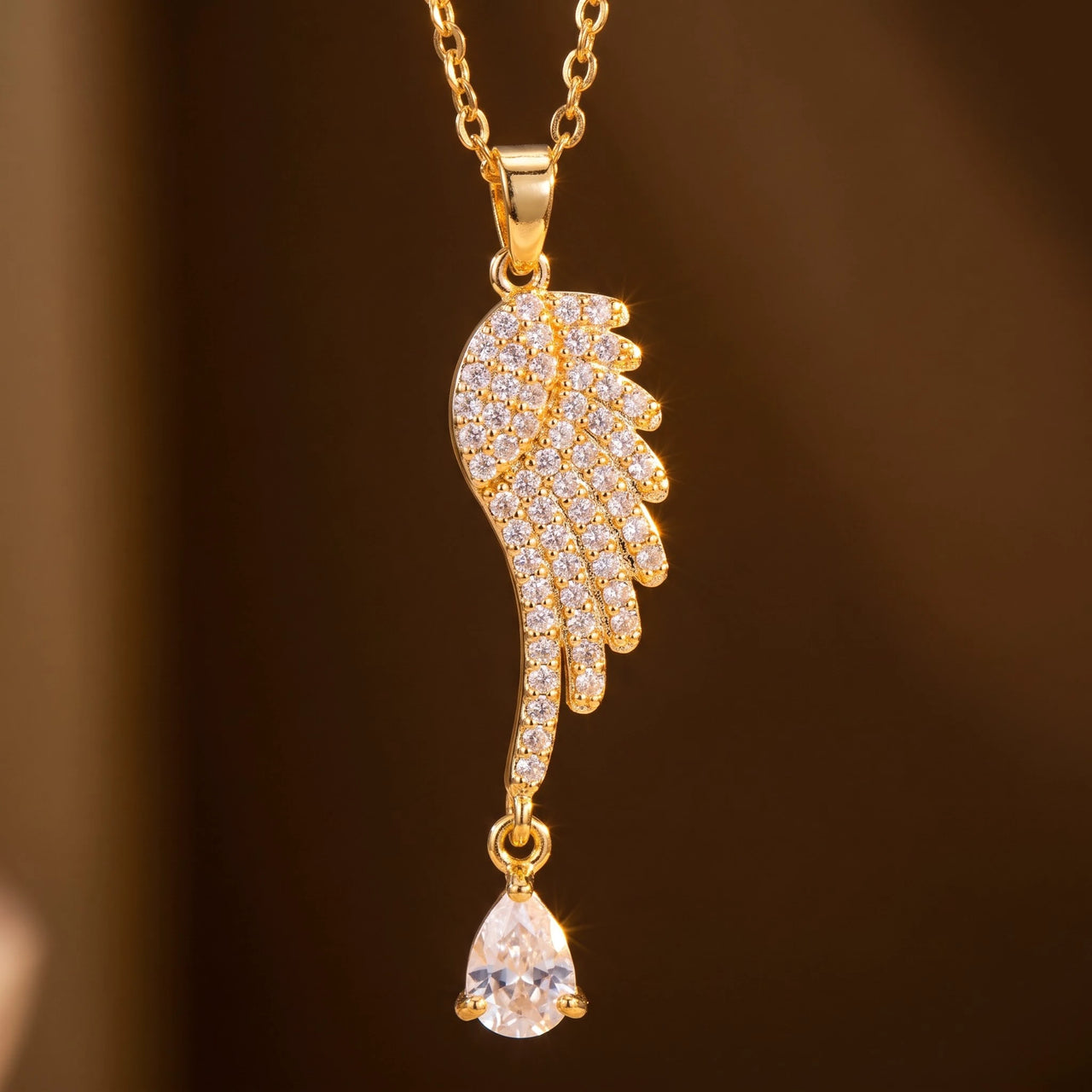 Close-up of the gold necklace | SKU: 42005-gold