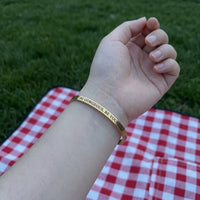 Thumbnail for Bracelet gravé — photo portée, taille réelle, or | SKU: bgby-g