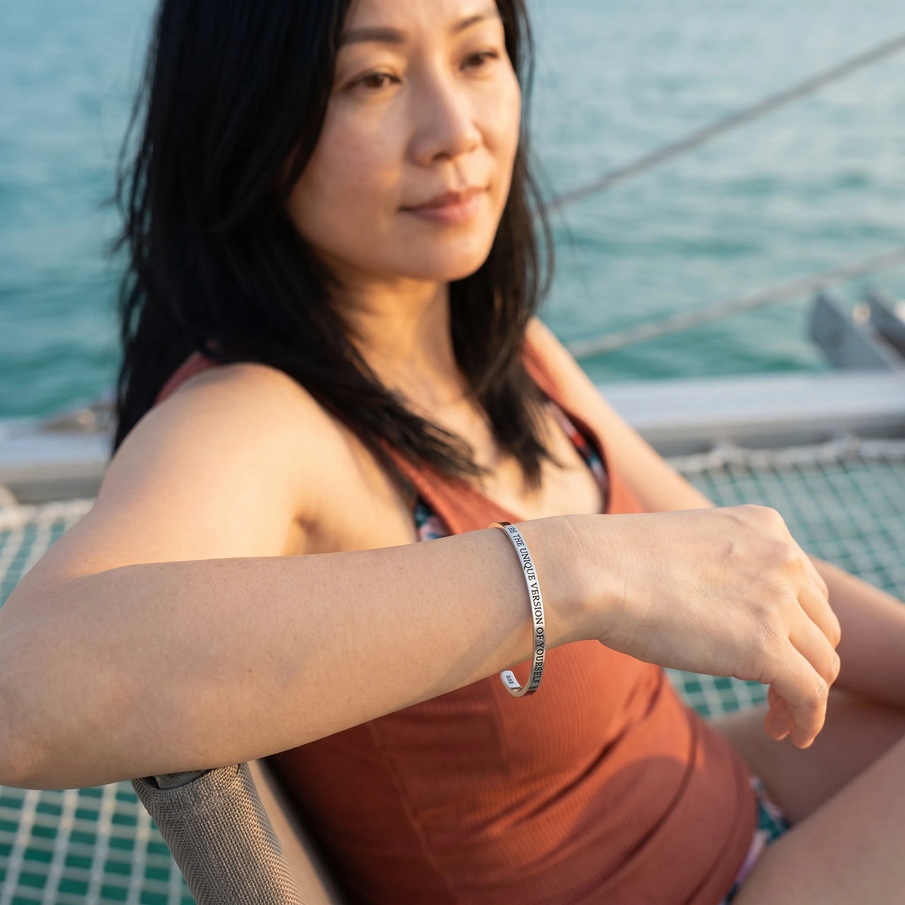 Bracelet message — photo portée un jour de détente, argent | SKU: btuvoy-wg