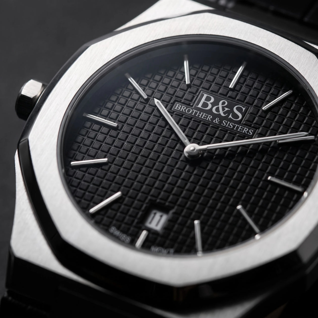 Black Signature men's watch, dial close-up – Brother & Sisters (SKU 01122019-black-signatue)