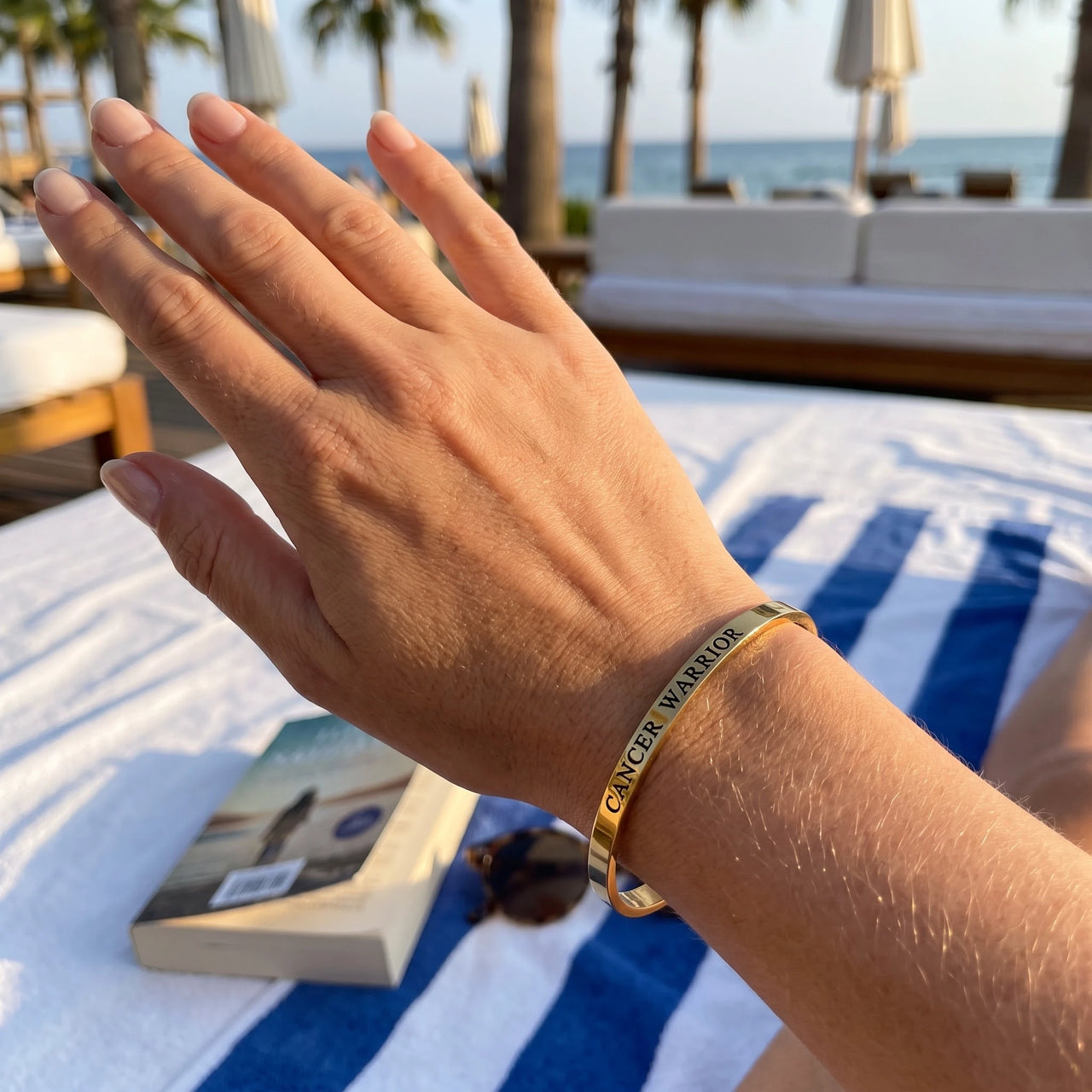 Bracelet jonc femme — photo portée, taille réelle, or | SKU: 7220397-gold-plated-color