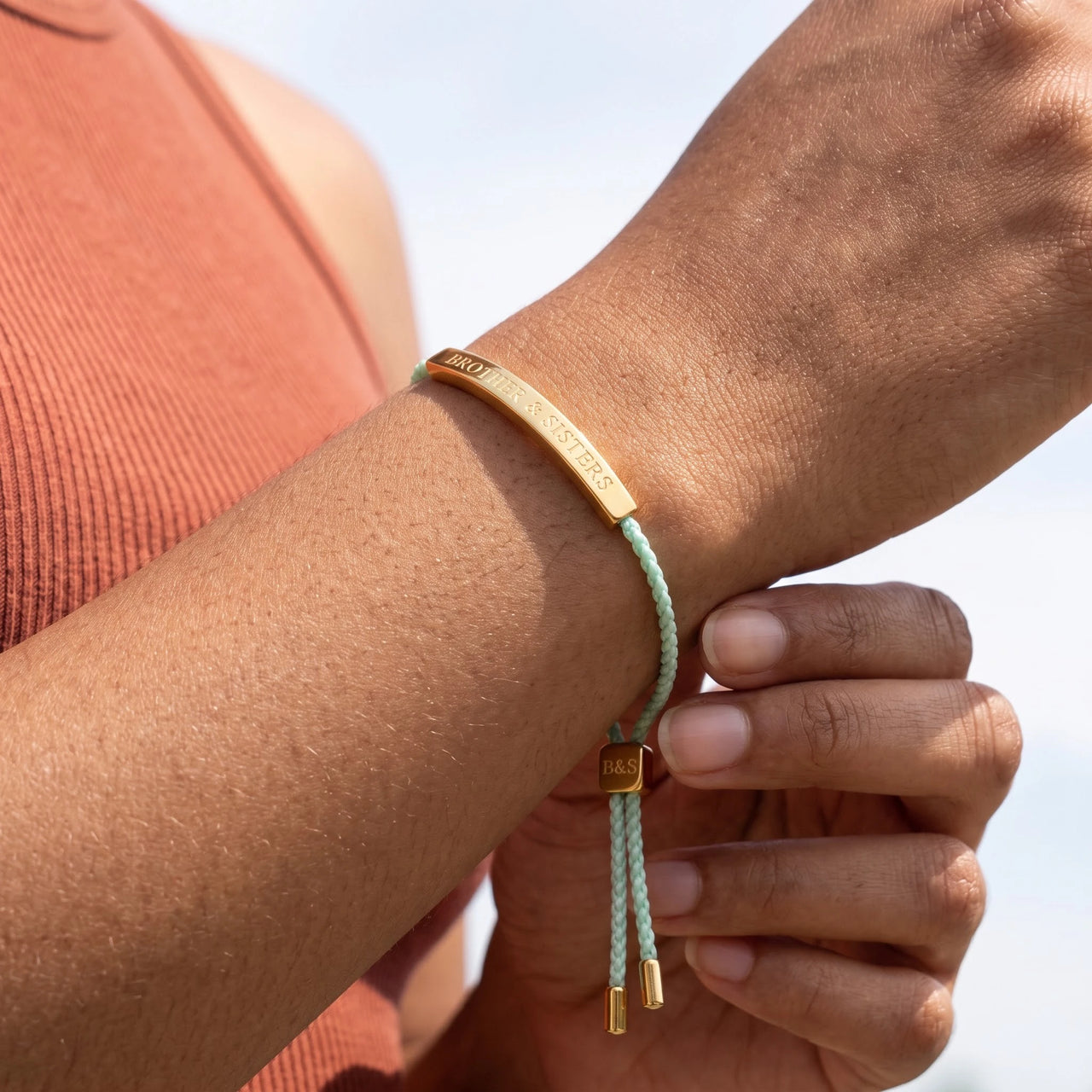 Bracelet cordon — gros plan sur les détails, or | SKU: lamenthe-g