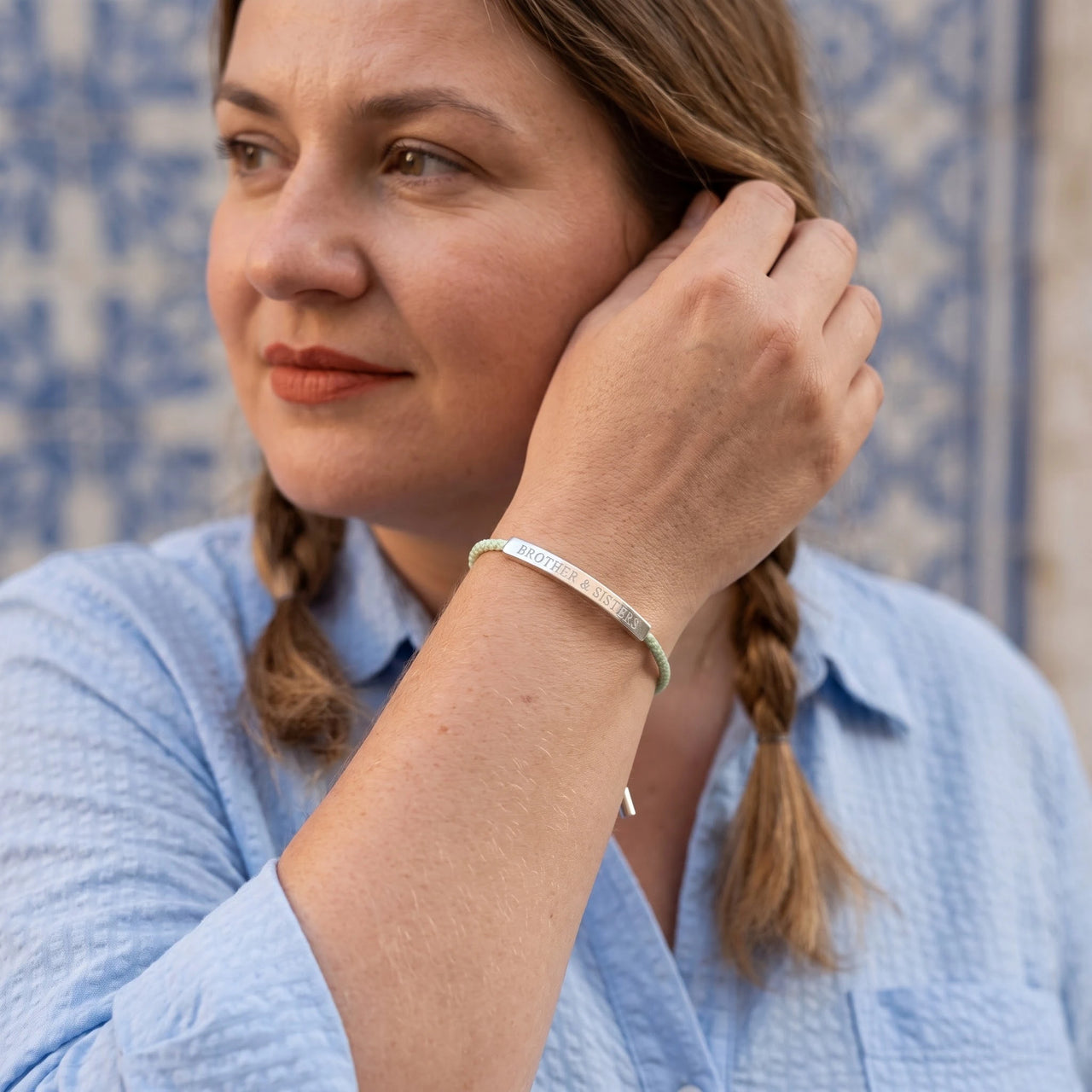 Stainless steel bracelet — worn, everyday gesture, silver | SKU: lanature-wg