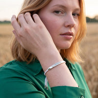 Thumbnail for Bracelet cordon femme — photo portée, geste du quotidien, argent | SKU: laperle-wg