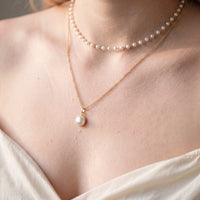 Thumbnail for Pearl pendant necklace — close-up of the details, gold | SKU: lepure