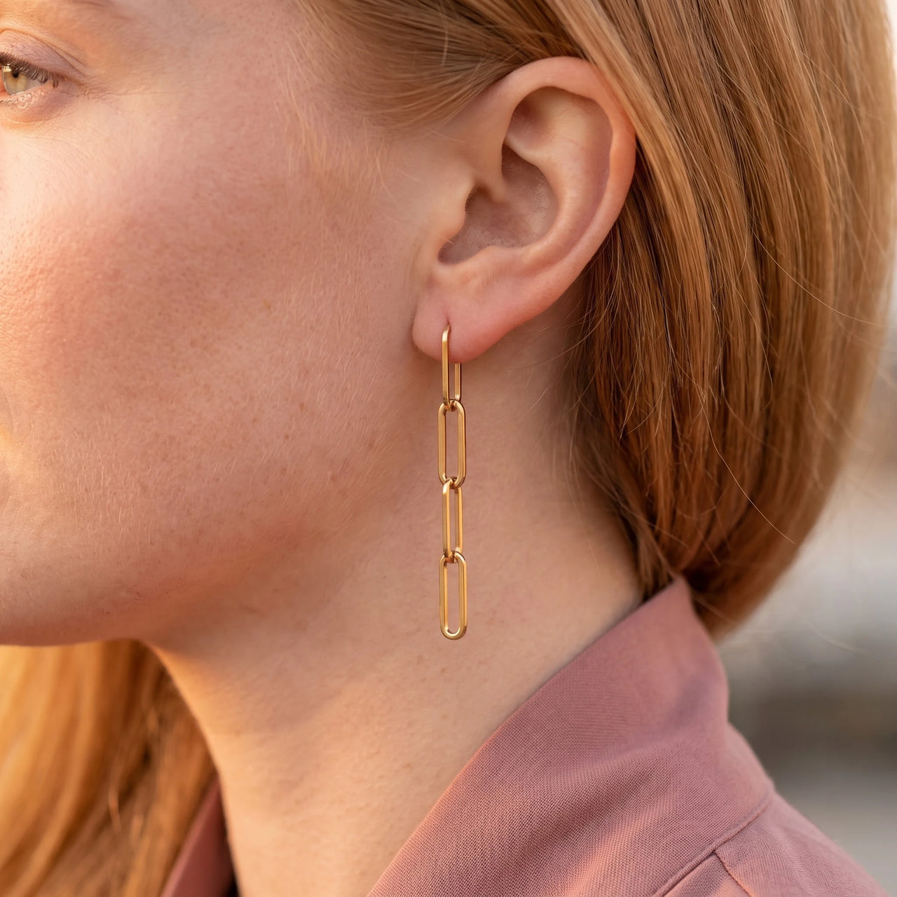 The Pendantes, gold earrings — close up | SKU: lespendantes