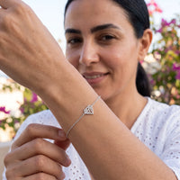Thumbnail for Bracelet acier inoxydable femme — photo portée, geste du quotidien, argent | SKU: 11662607-white-gold