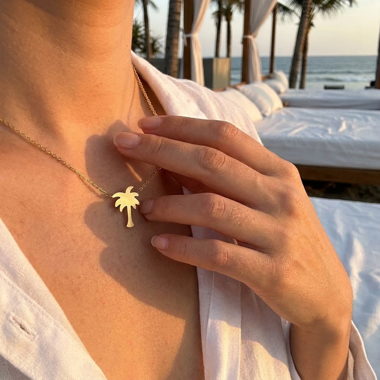 Collier plage — photo portée, taille réelle, or | SKU: 8732822-gold-color