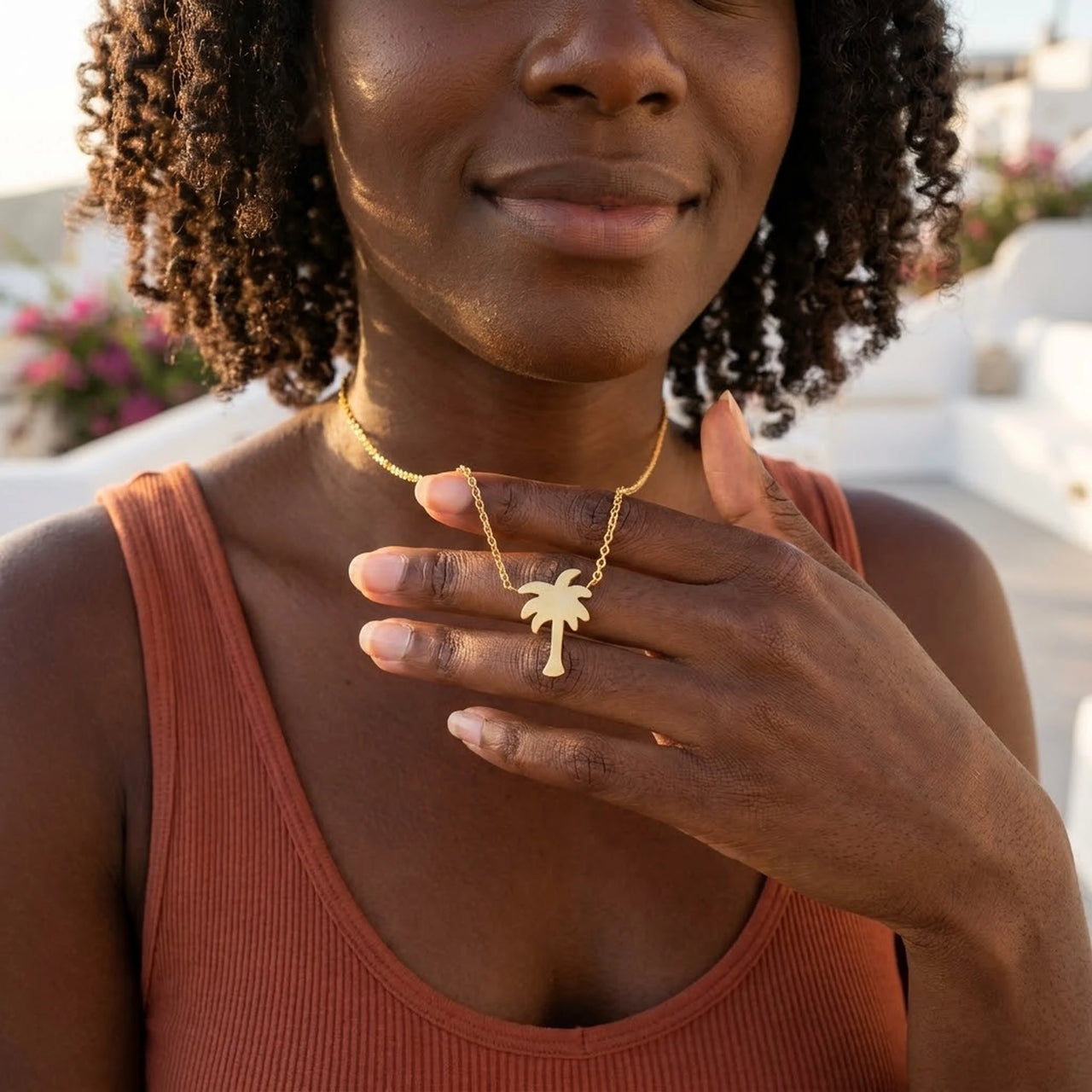 Collier palmier — photo portée, geste du quotidien, or | SKU: 8732822-gold-color