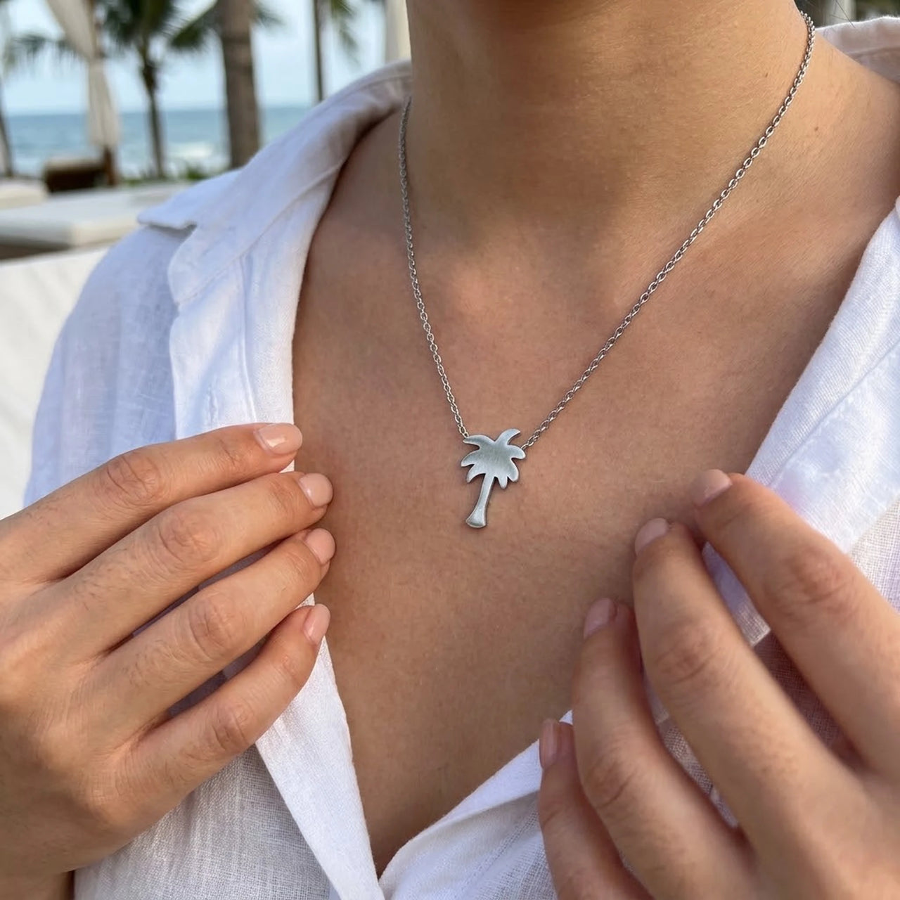 Collier palmier — photo portée, taille réelle, argent | SKU: 8732822-silver-plated