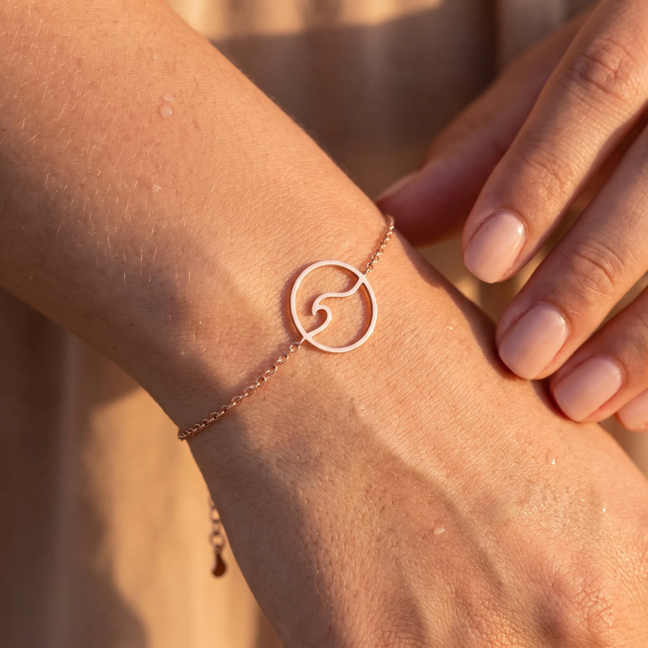 Bracelet mer — gros plan sur les détails, or rose | SKU: 17429078-rose-gold