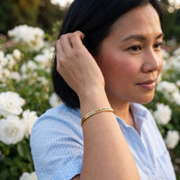 Thumbnail for Bracelet jonc femme — photo portée, geste du quotidien, or | SKU: lymab-g