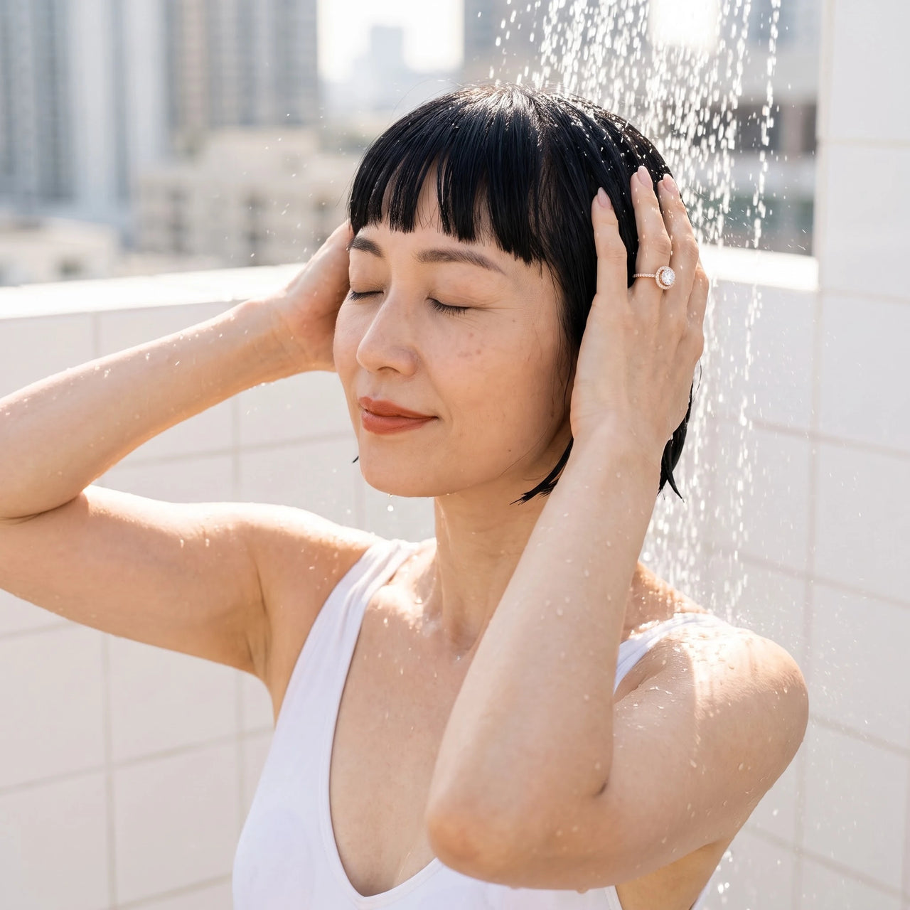 Bague halo — photo portée sous la douche, waterproof, or rose | SKU: 101791-4.5-rose-gold