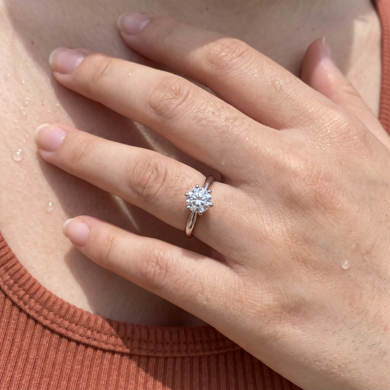 Bague de fiançailles — gros plan sur les détails, argent | SKU: 33759698-4.5-silver