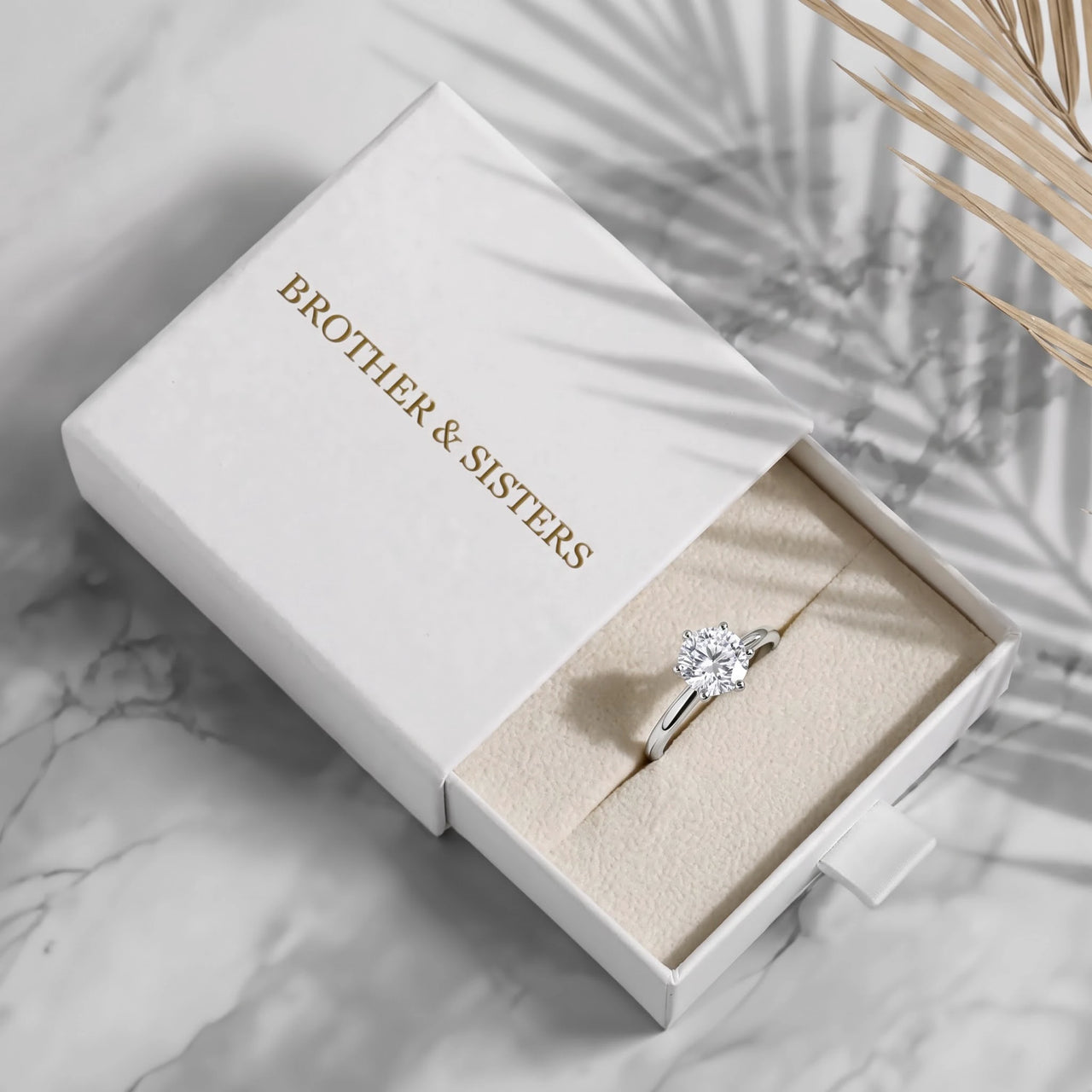 Bague solitaire — dans l'écrin cadeau, argent | SKU: 33759698-4.5-silver