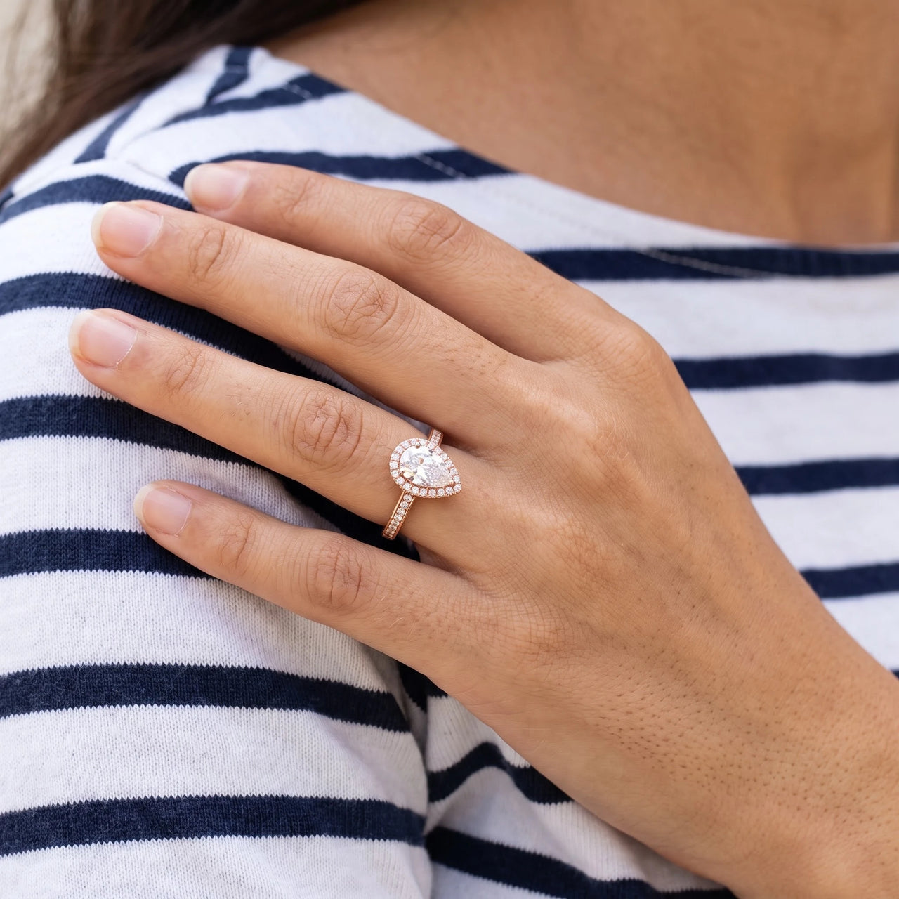 Bague goutte d'eau — gros plan sur les détails, or rose | SKU: 505162-4.5-rose-gold