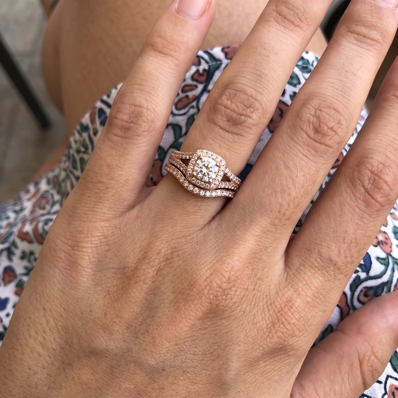 Bague halo — photo portée, taille réelle, or rose | SKU: 497080-4.5-rose-gold