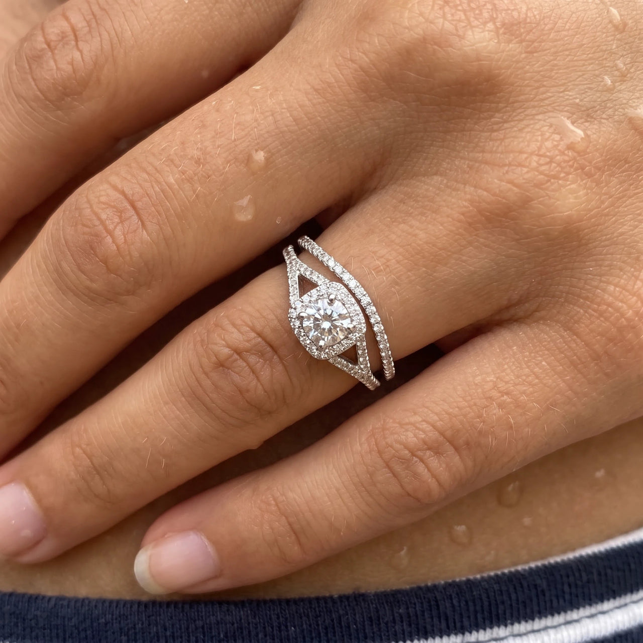 Bague fiançailles et alliance — gros plan sur les détails, argent | SKU: 497080-4.5-silver