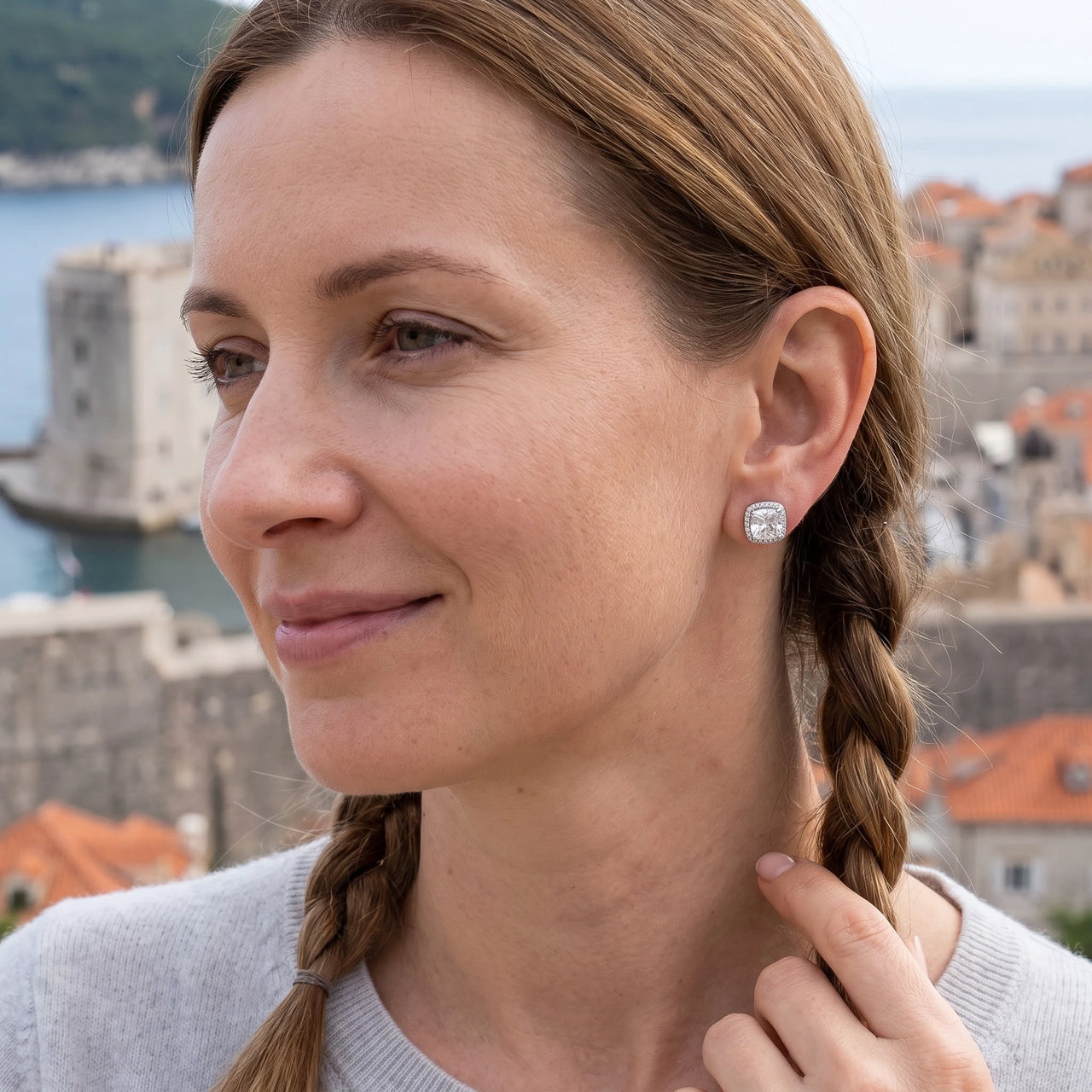 Boucles d'oreilles mariée — photo portée en escapade, argent | SKU: 505185-white