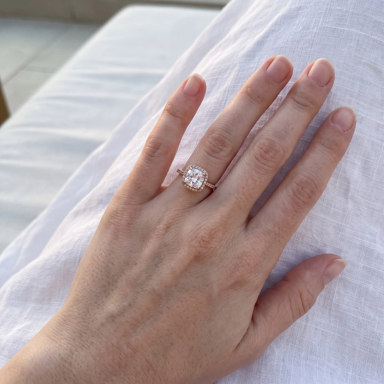 Bague coussin — photo portée, taille réelle, or rose | SKU: 497131-4.5-rose-gold