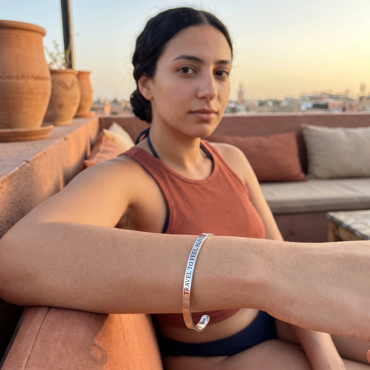 Bracelet jonc — photo portée un jour de détente, argent | SKU: ttfa-wg
